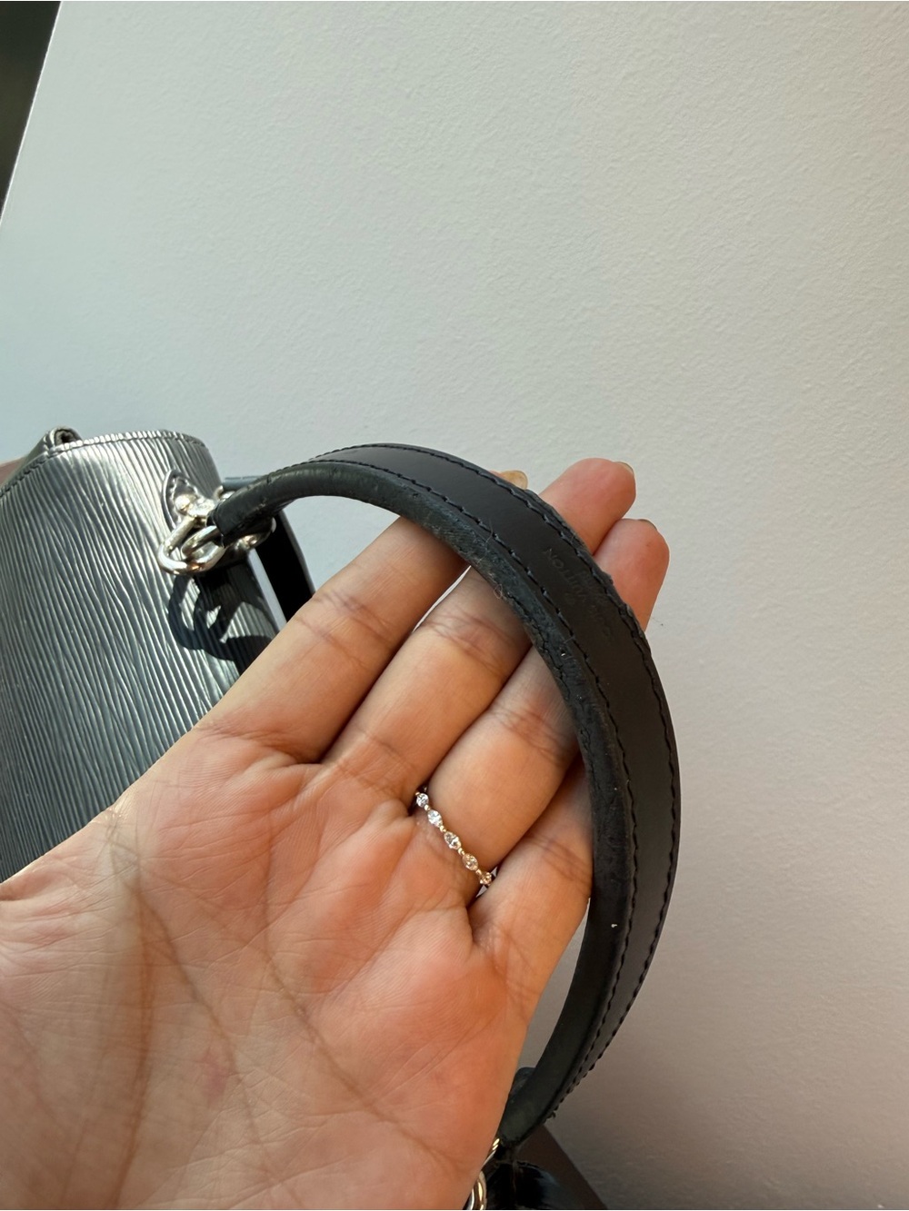 Louis Vuitton Epi Cluny MM Black - Picture 13 of 16